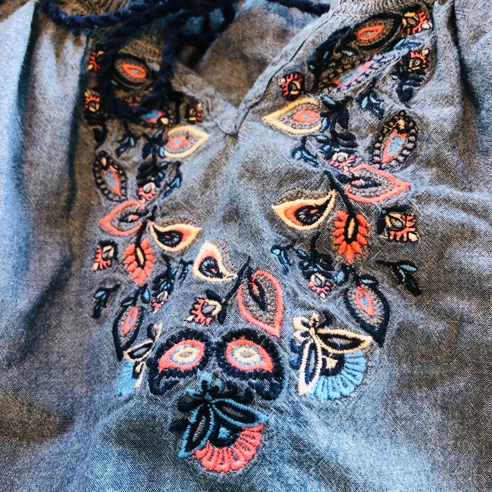 Basic Editions Blouse - Picture 2 of 5